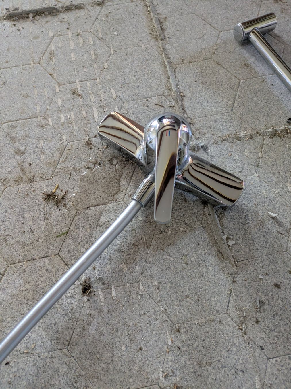 Rubinetteria: Duschstange mit Thermostat-Mischbatterie – Usato da Gammen venduto da Eveline023