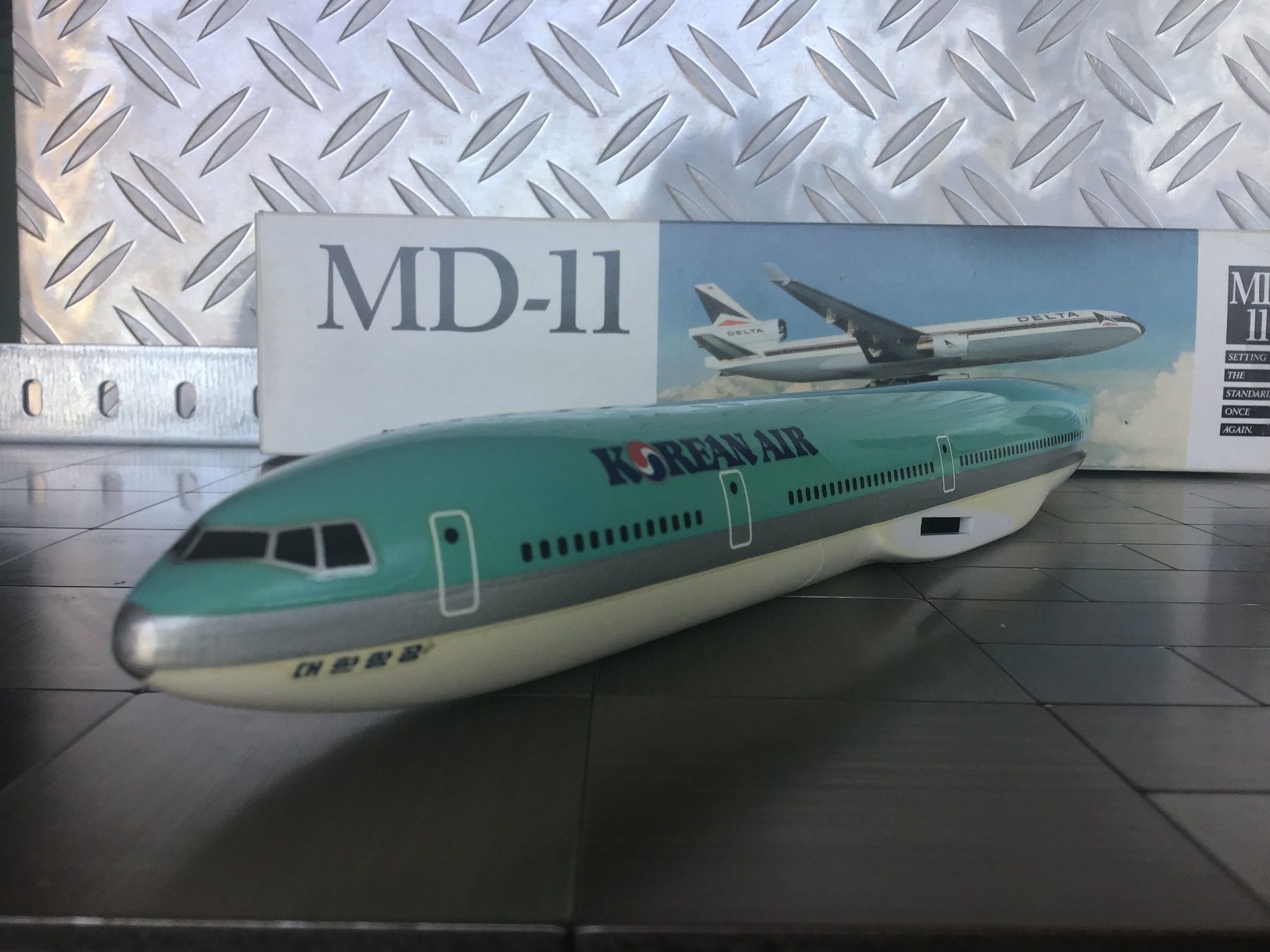 McDonnell Douglas Kit di modellismo & Modellini statici: MCDONNELL DOUGLAS MD-11  DELTA AIR LINES – Usato da Männedorf venduto da Spezial-Modelle 1