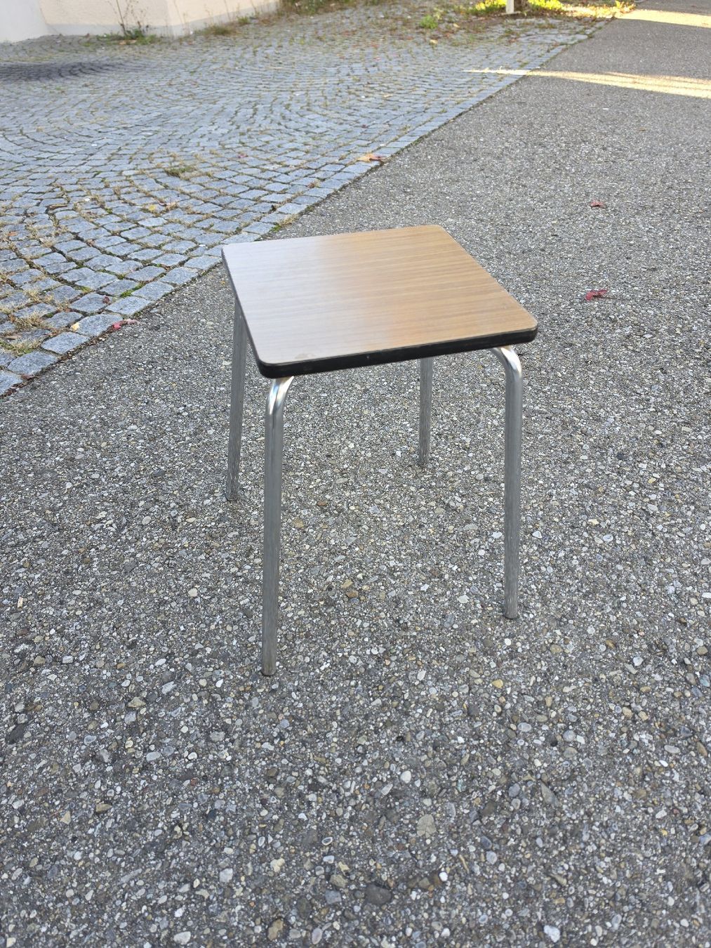 Sgabelli: hocker Metallgestell gebrauchter Zustand – Usato da Mettlen venduto da elios0888