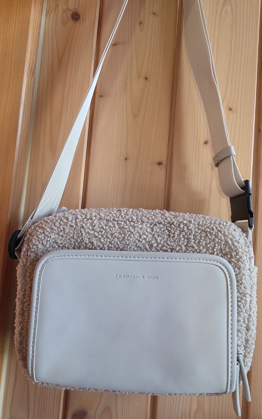 Kapten & Son Borse: Kapten & Son Lulea Fleece Sandstone Tasche  – Nuovo e nell'imballaggio originale da Wimmis venduto da sal_rj9j 1