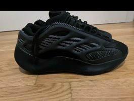 Adidas yezzy 700v3