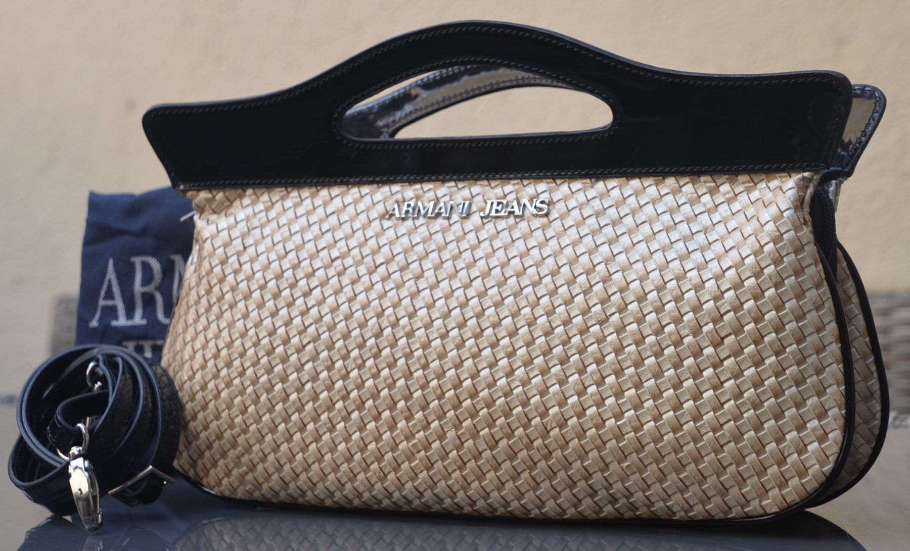 Armani Borse da donna: Armani Jeans Tasche / sac – Usato da Collonges venduto da arashee 1