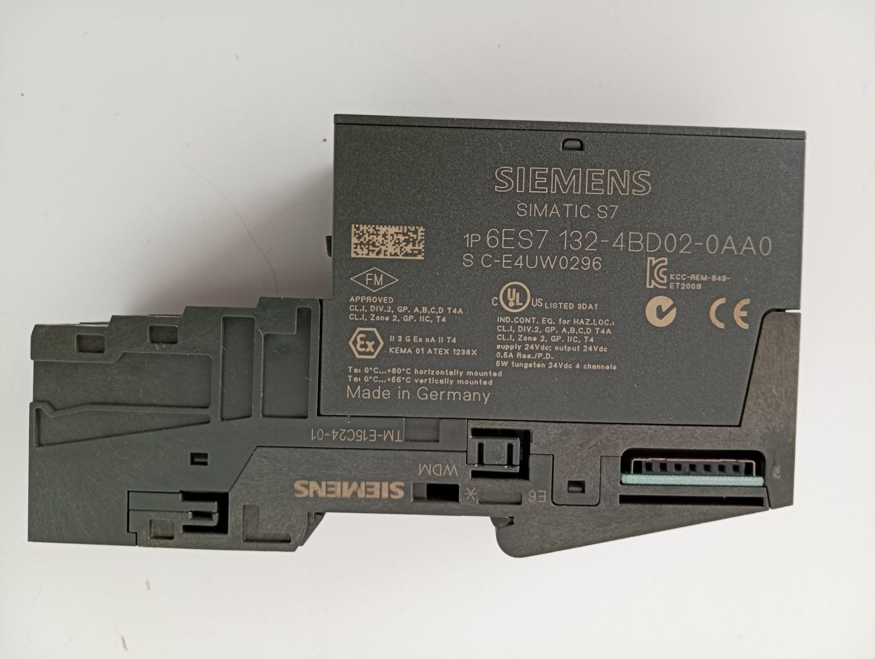 Siemens Componenti elettronici: 2x Siemens SIMATIC ET200S Modul 4DO DC24V 6ES7132-4BD02-0AA0 – Usato da Ufhusen venduto da HKSC 1