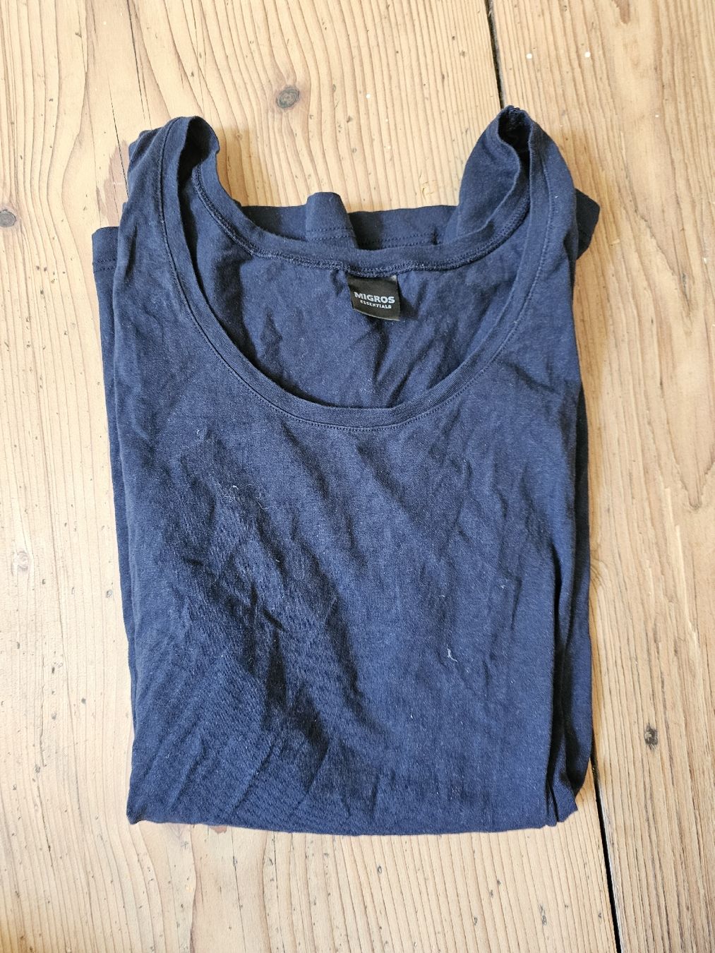 Migros T-shirt: Herren-Tanktop Migros Essentials, Grösse M, Dunkelblau – Nuovo (secondo la descrizione) da Winterthur venduto da Svahnen