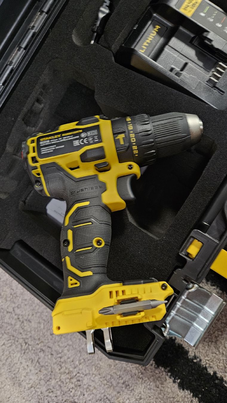 Stanley Trapani: Stanley Fatmax 18V Akkuschrauber Brushless mit Koffer – Nuovo (secondo la descrizione) da Gibswil venduto da Dapi 3
