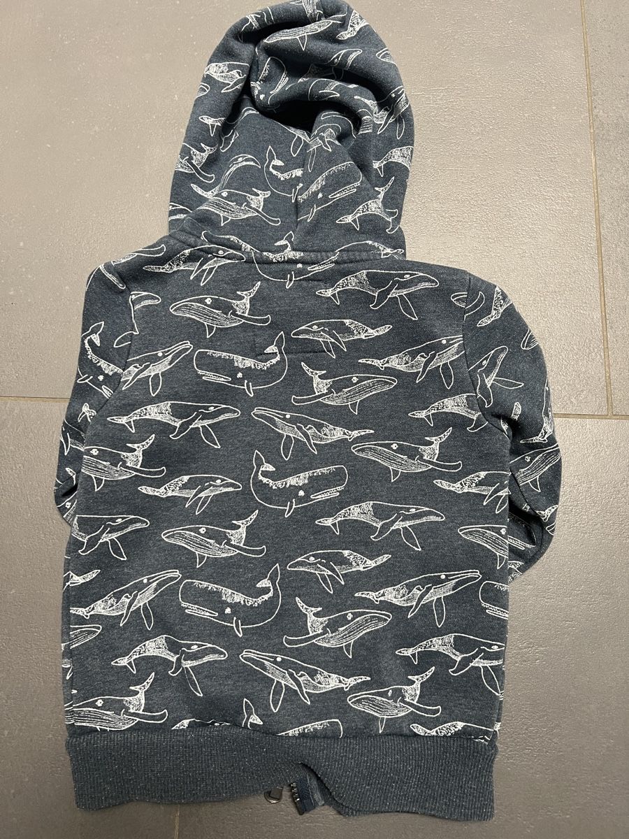 C&A Maglioni & Felpe: Pullover/Hoodie/Jäckchen Gr. 98/104 mit Wal 🐋 – Usato da Wohlenschwil venduto da SmokyAnnie 3