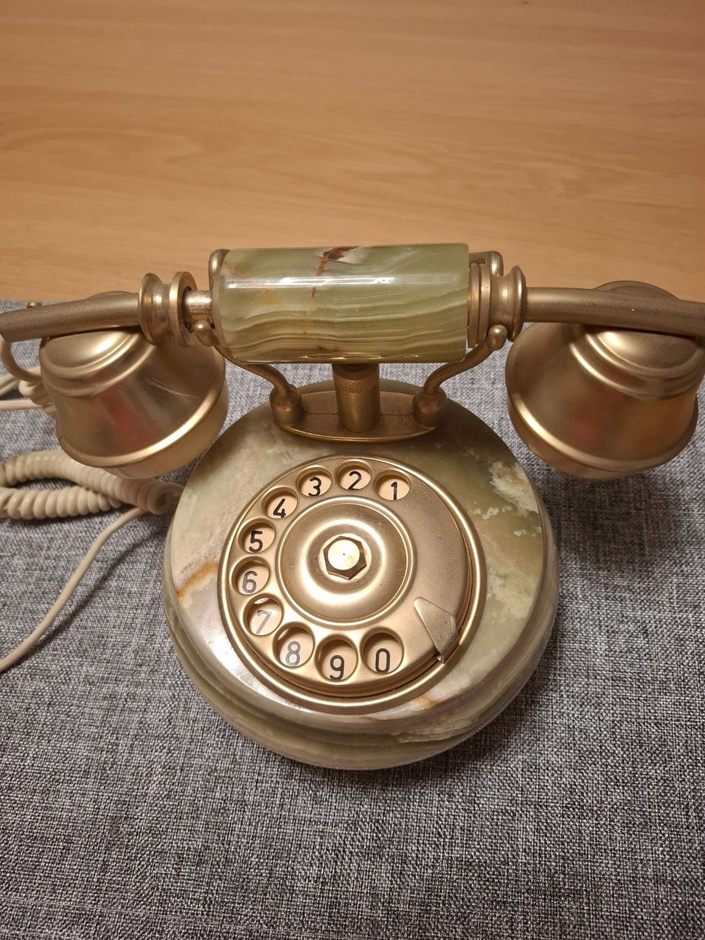 Telefoni: Antikes Telefon Marmor, schwer – Usato da Eschlikon venduto da Timotwo