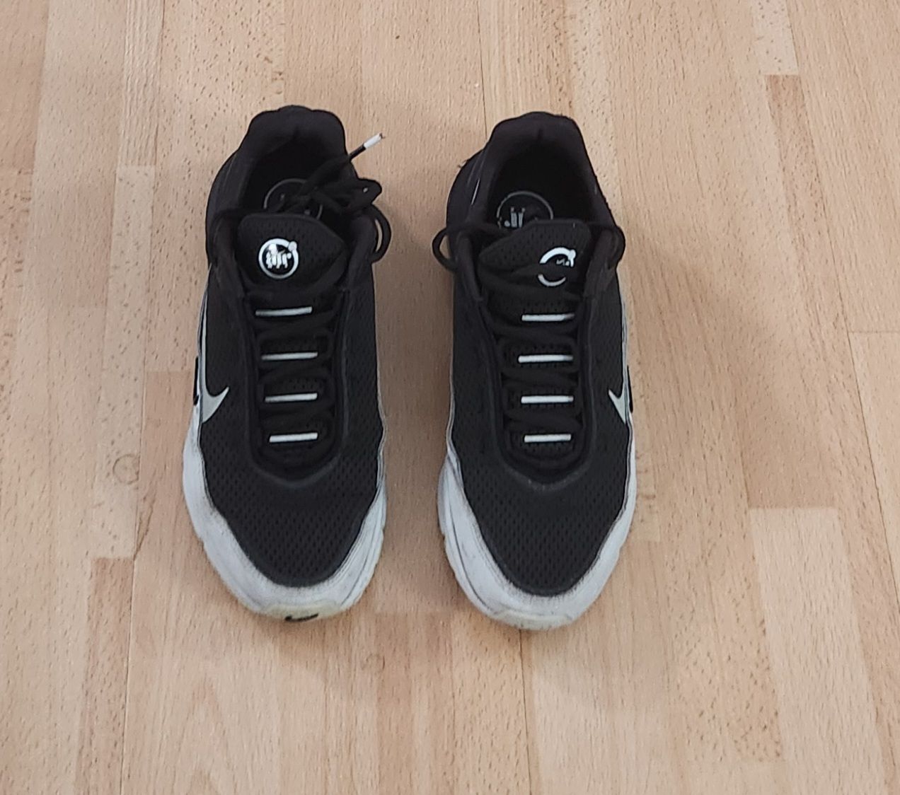 Nike Damenschuhe: Baskets Nike Air Max noires et blanches taille 40.5 – Gebraucht aus Niedergösgen von Eva2410
