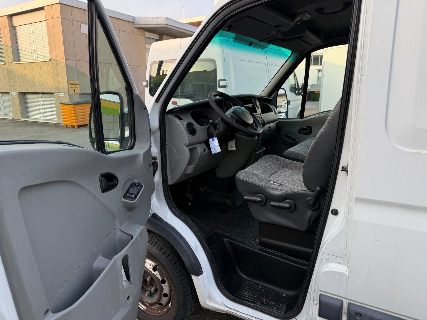 Renault Veicoli commerciali: Renault Master L2H2 – Usato da Dübendorf venduto da rog_8pqk 4