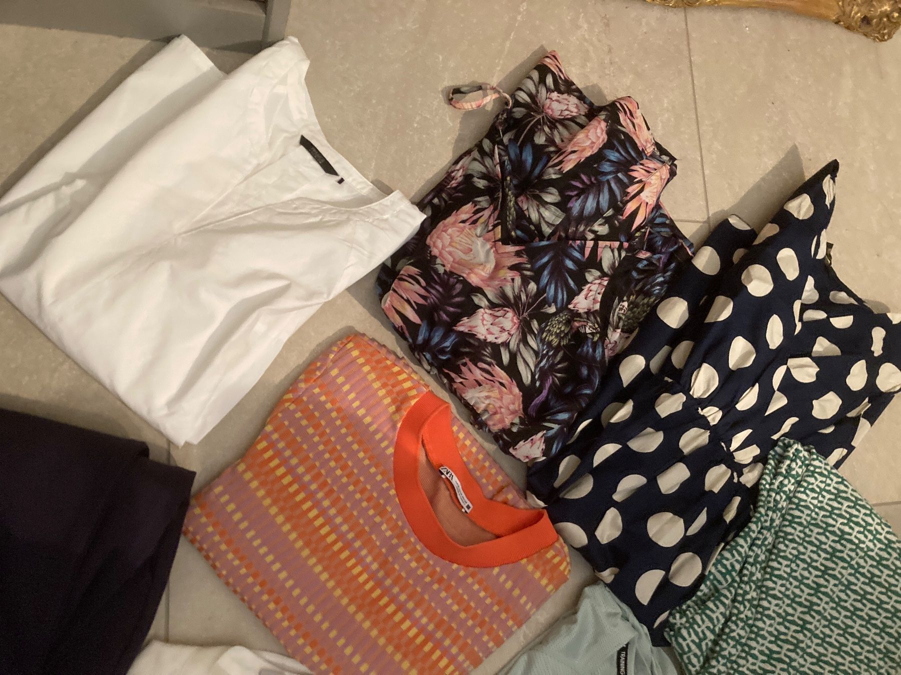 Lotti di vestiti: Damen Kleiderpaket, Nike, etc. – Usato da Baar venduto da moritz1960 1