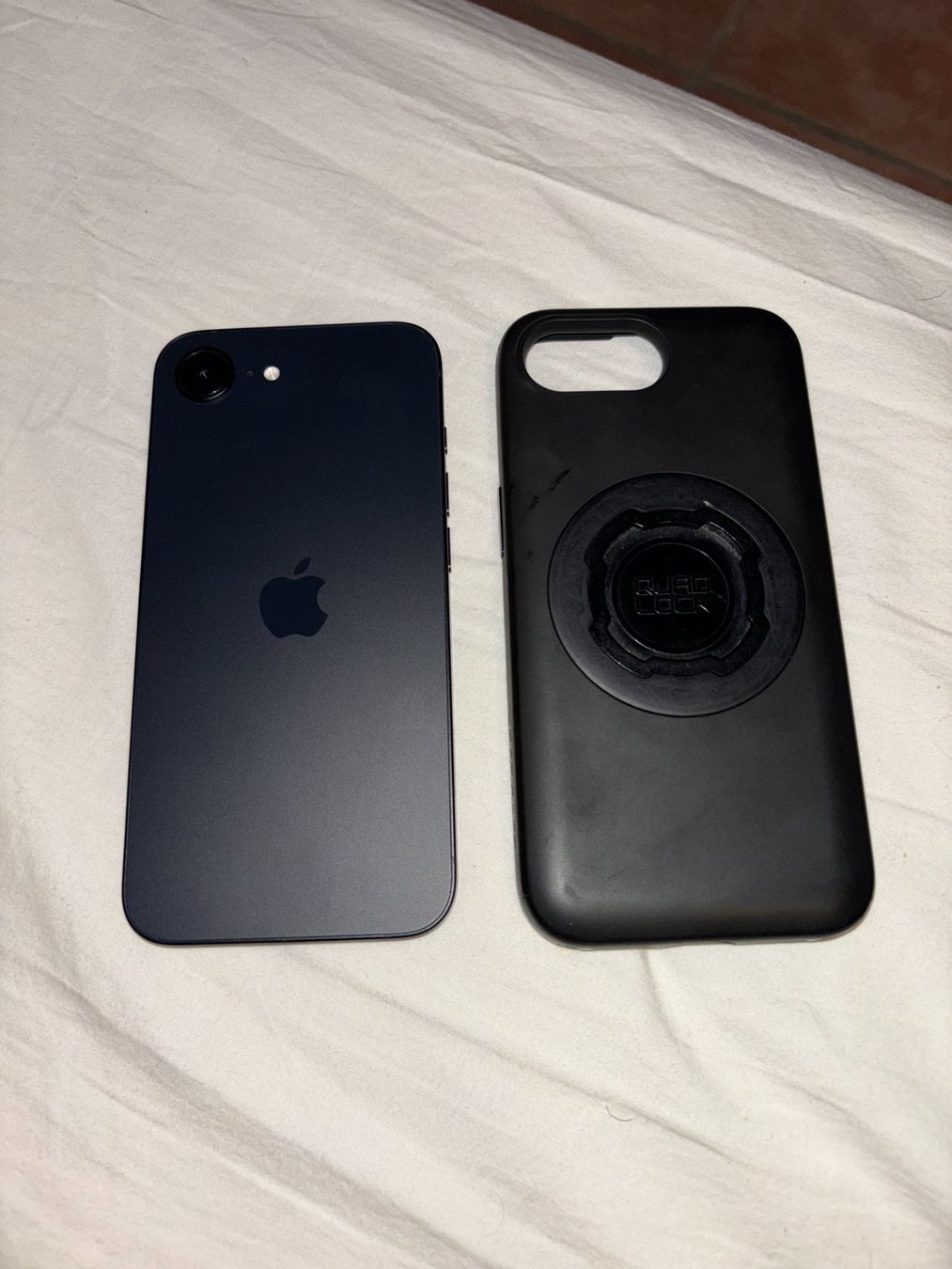 Apple Portables: Iphone 16e – D'occasion à Cottens VD par Ewan_0616