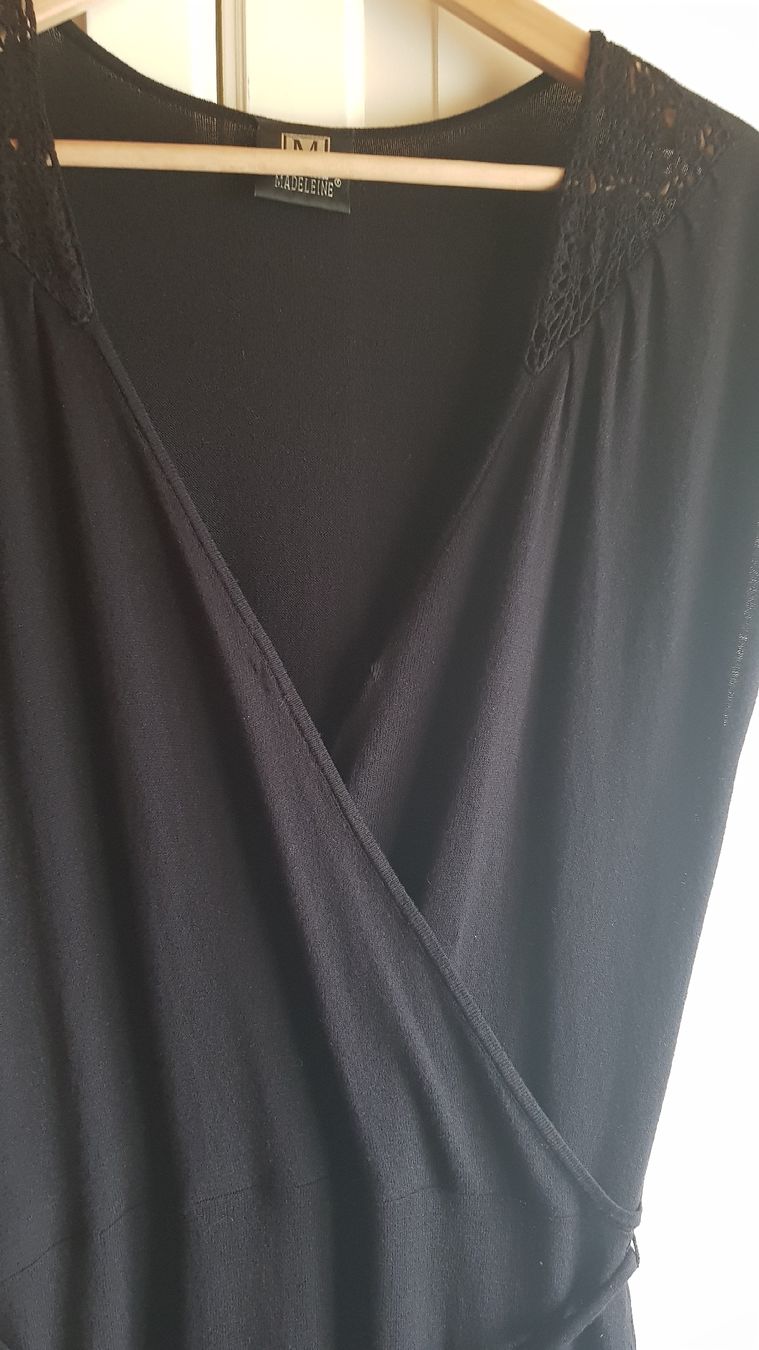 Madeleine Vestiti: Feinstrick Kleid Madeleine Gr 40 Viscose – Usato da Menznau venduto da Valinor 2
