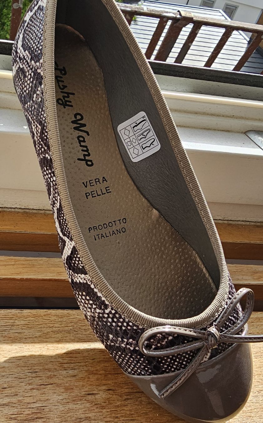 Damenschuhe: Ballerinas Leder Grösse 37 neu – Neu und originalverpackt aus St. Gallen von Dreamland 1