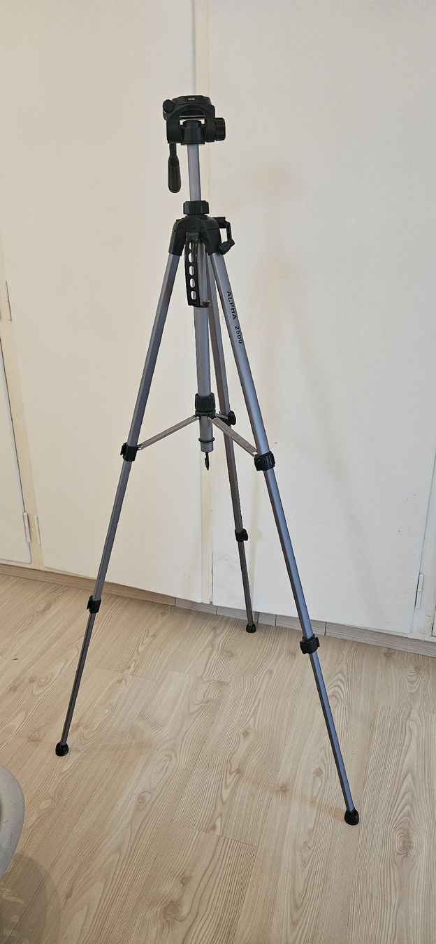 Treppiedi & Teste: Stativ ALPHA 2500 Silber Aluminium – Usato da Dättwil AG venduto da son_x2fq