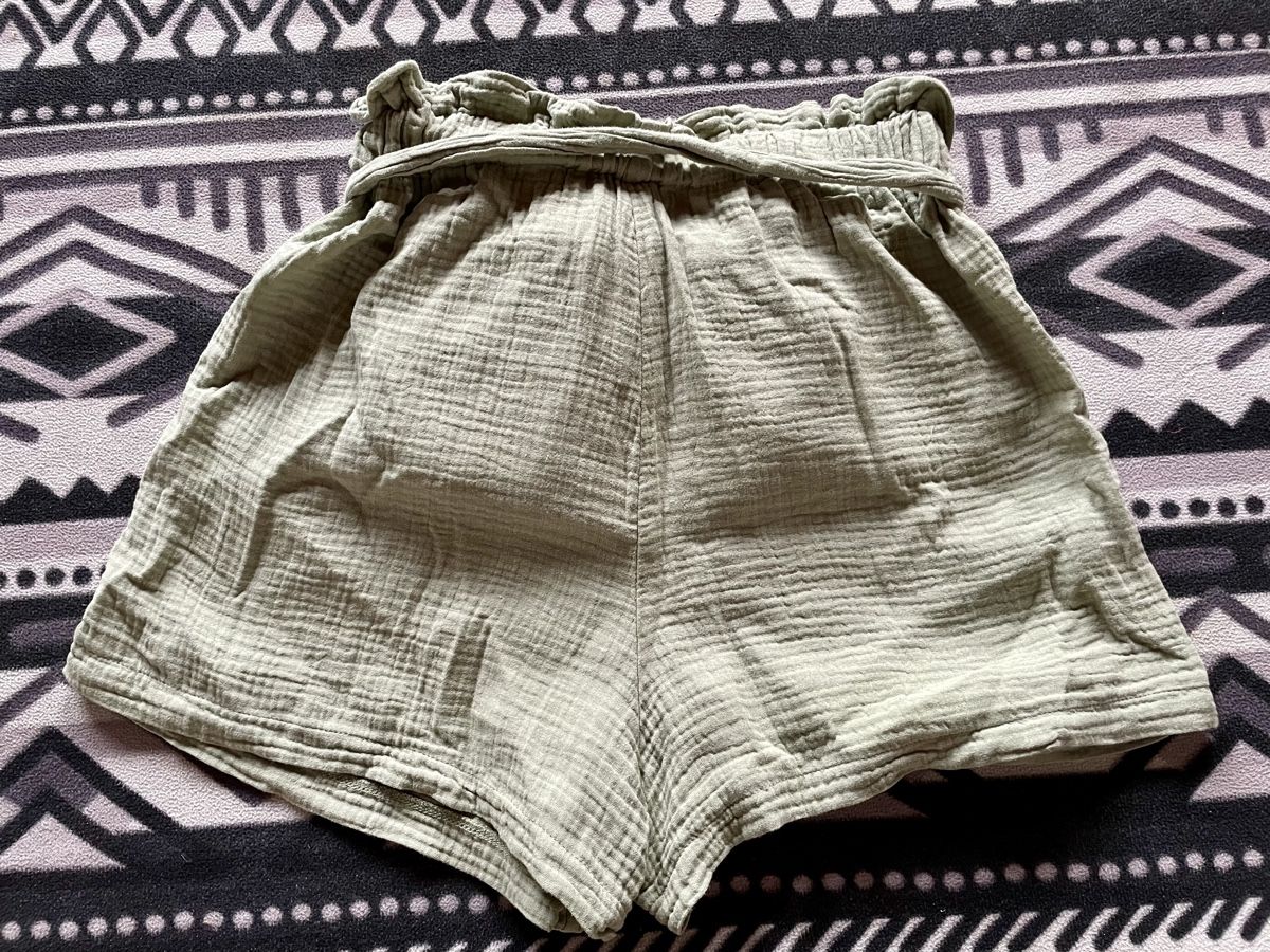 Hosen: Hell grün Short  – Gebraucht aus Herisau von Ciaoschein 1