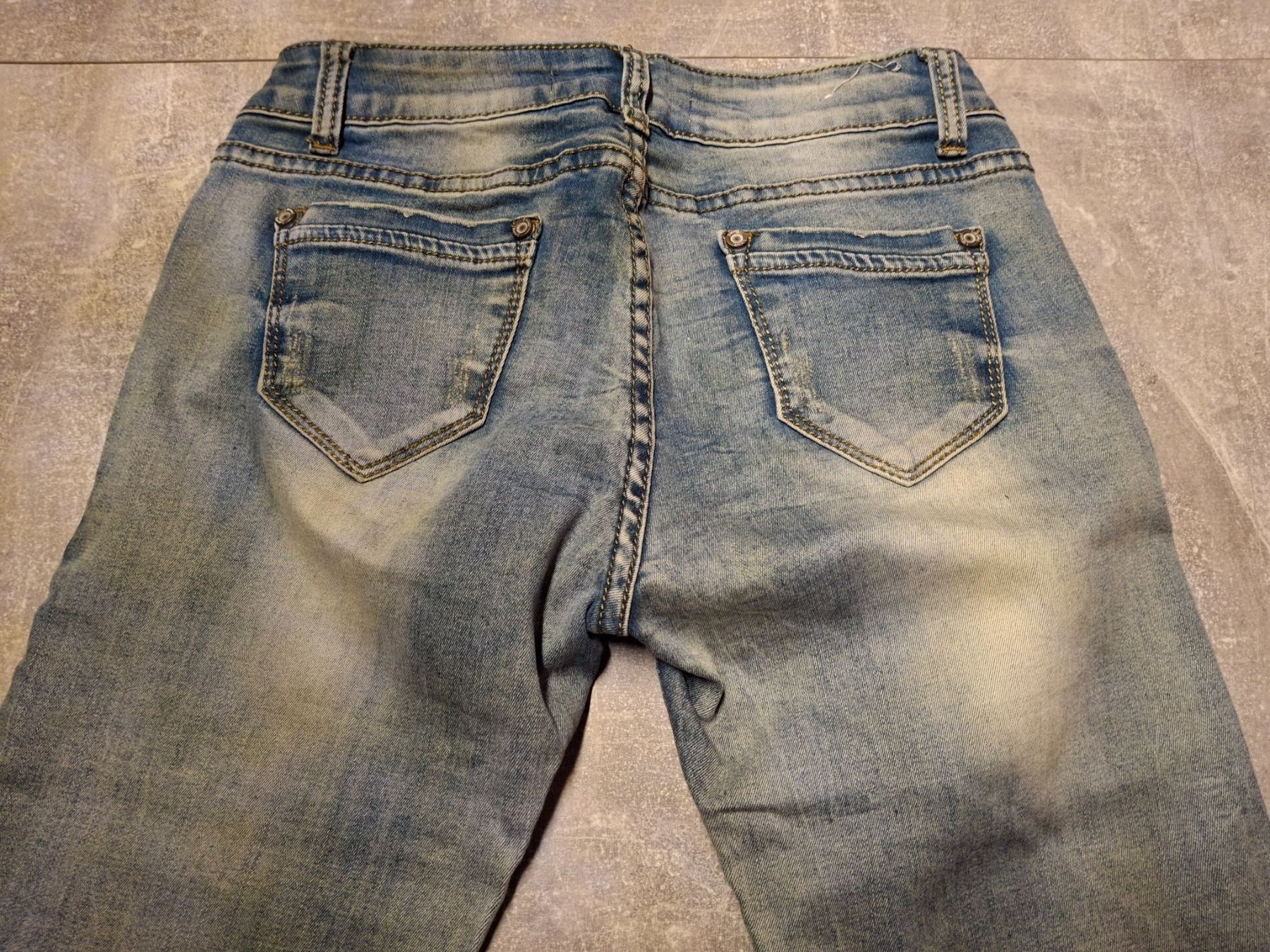 Jeans: Pantalon jeans taille M marque Newplay – Gebraucht aus Villiers von san_jn5w 7