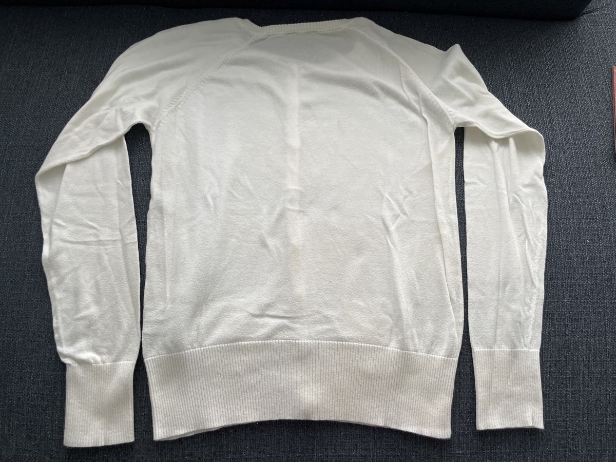 Pullover & Sweatshirts: Jäckli weiss – Gebraucht aus Fraubrunnen von amm_7kp6 1