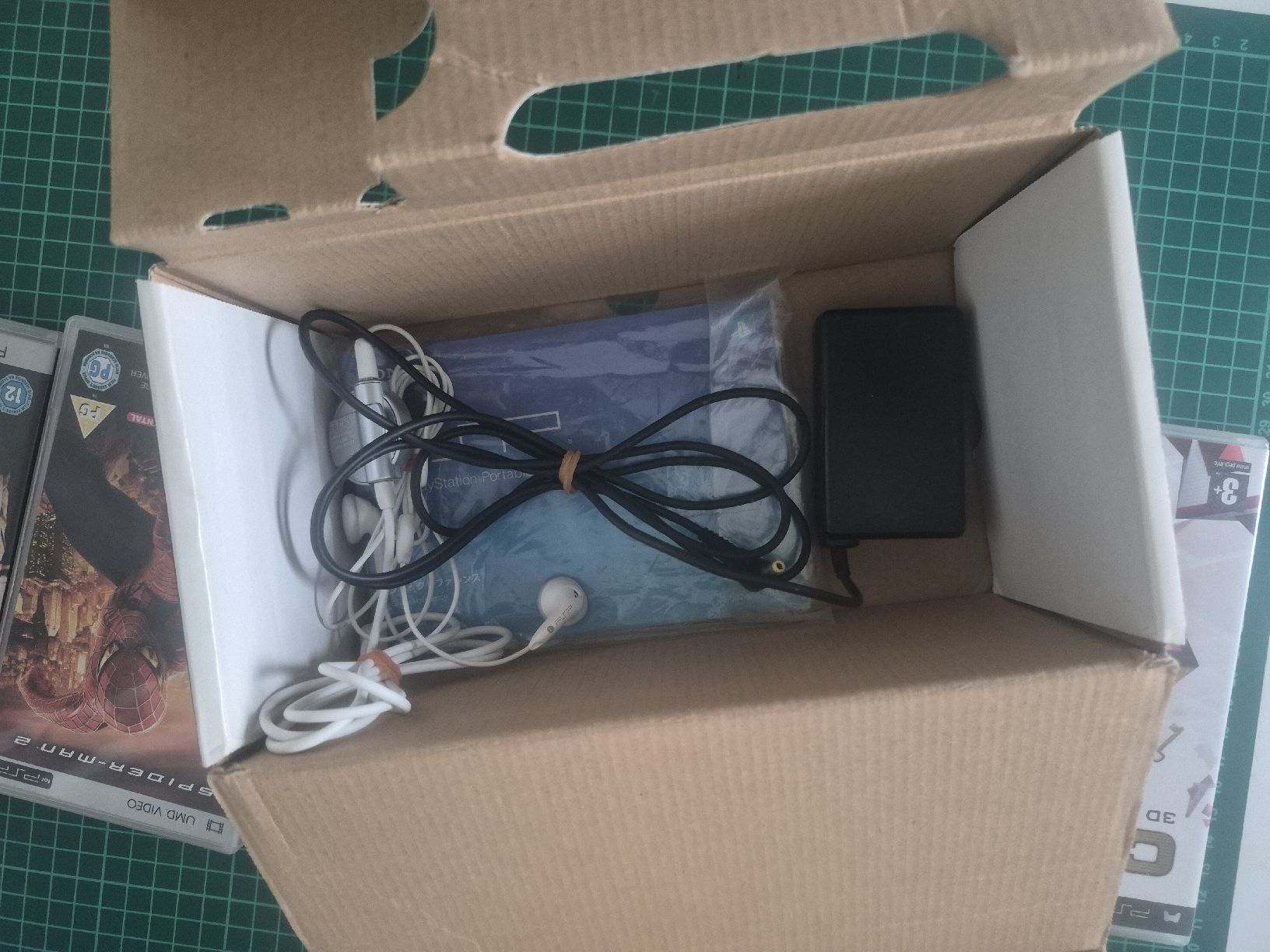 Sony Console: Sony PSP Value Pack with Games and Accessories – Nuovo (secondo la descrizione) da Meyrin venduto da Retro-GZ 4