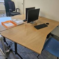 2x Bürotisch manuell höhenverstellbar