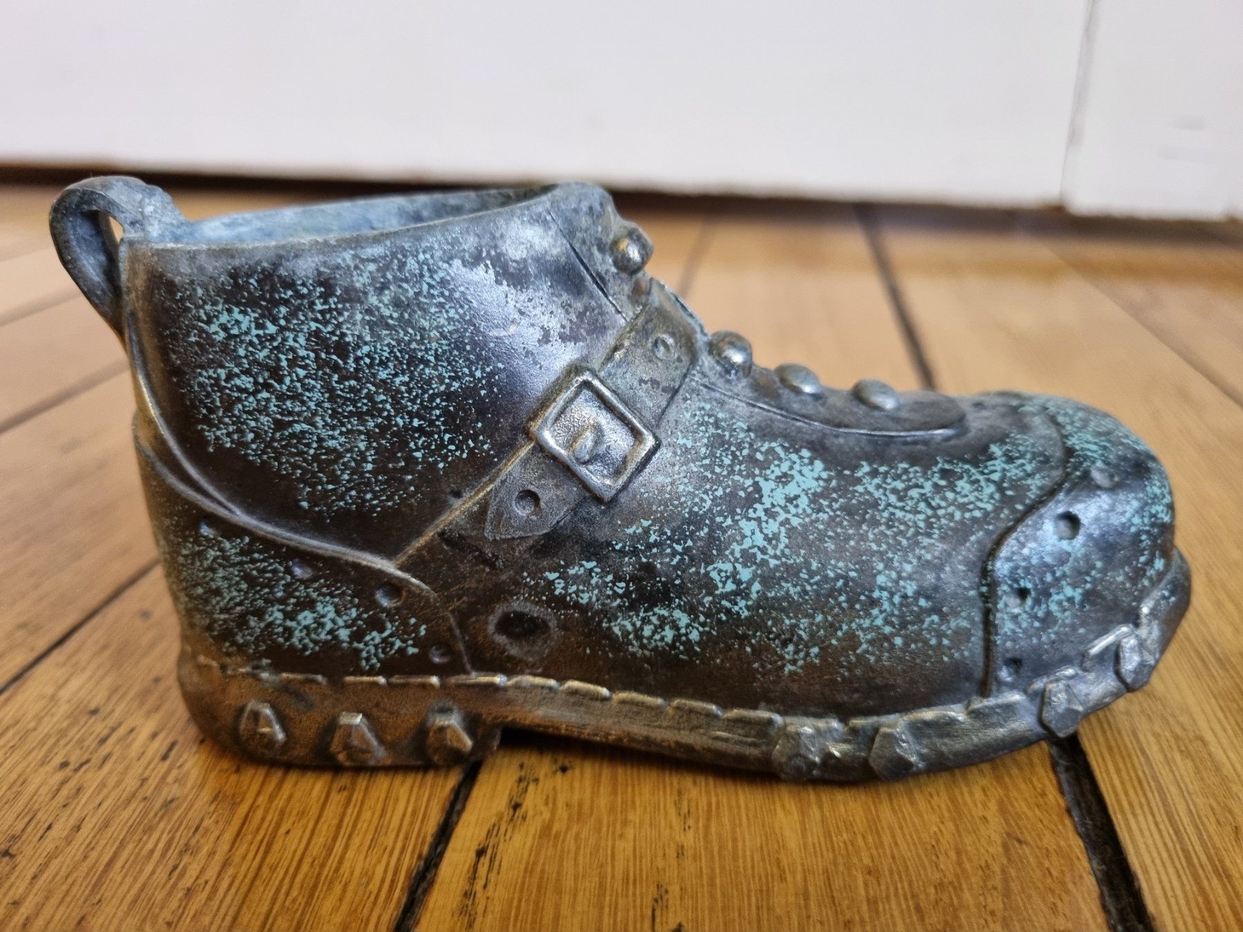 Aschenbecher: Schuh-Aschenbecher  oder Vintage, patiniert. Selten! – Gebraucht aus Schaffhausen von Leveron13 2