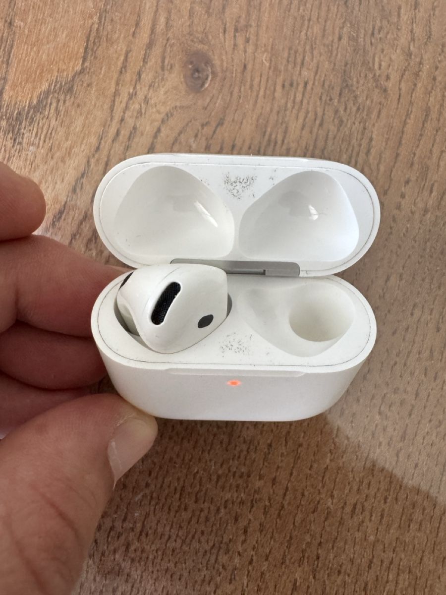 Apple Cuffie: AirPods 3 mit Ladecase gebraucht – Usato da Dietikon venduto da Leodnd