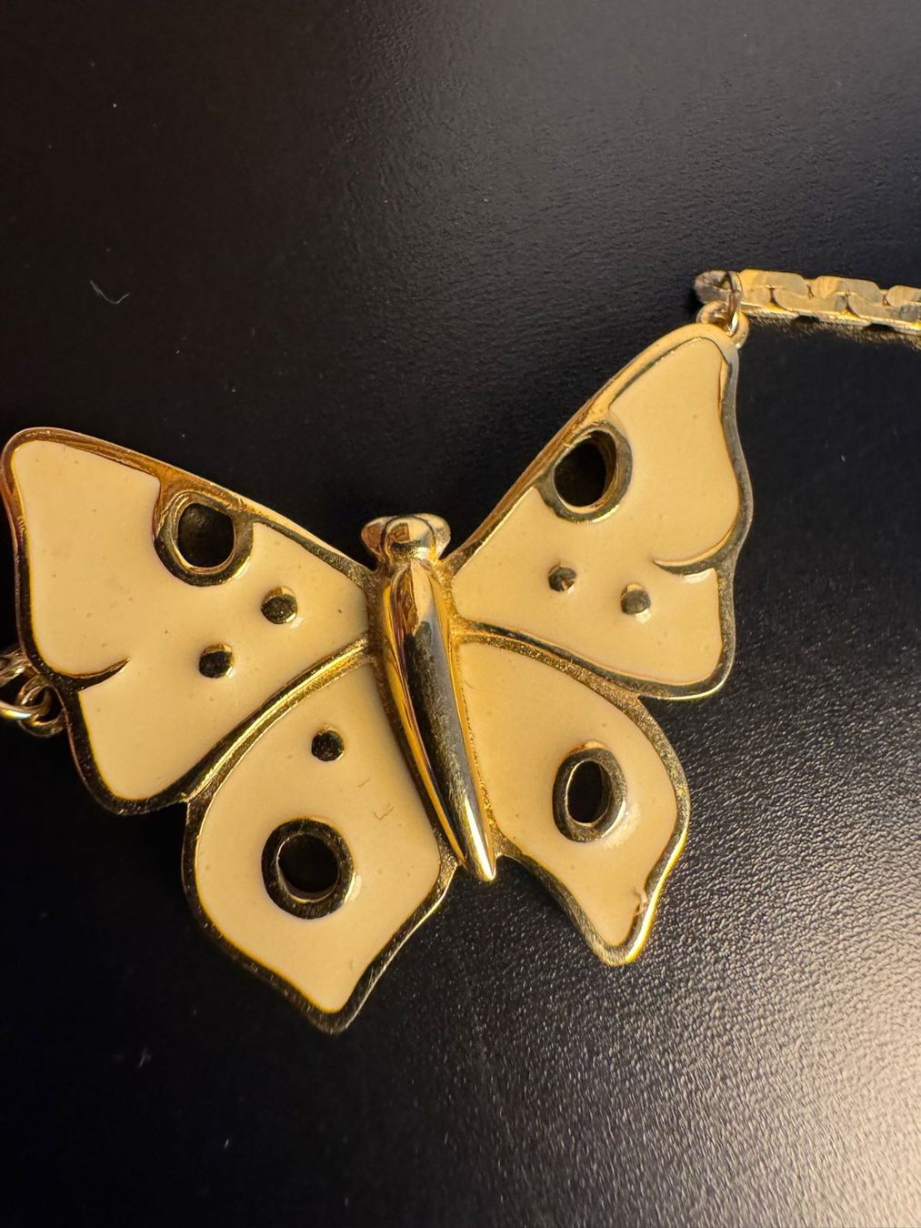 Givenchy Catenine: Givenchy Halskette Schmetterling Goldfarben – Usato da Winterthur venduto da Dejv 1