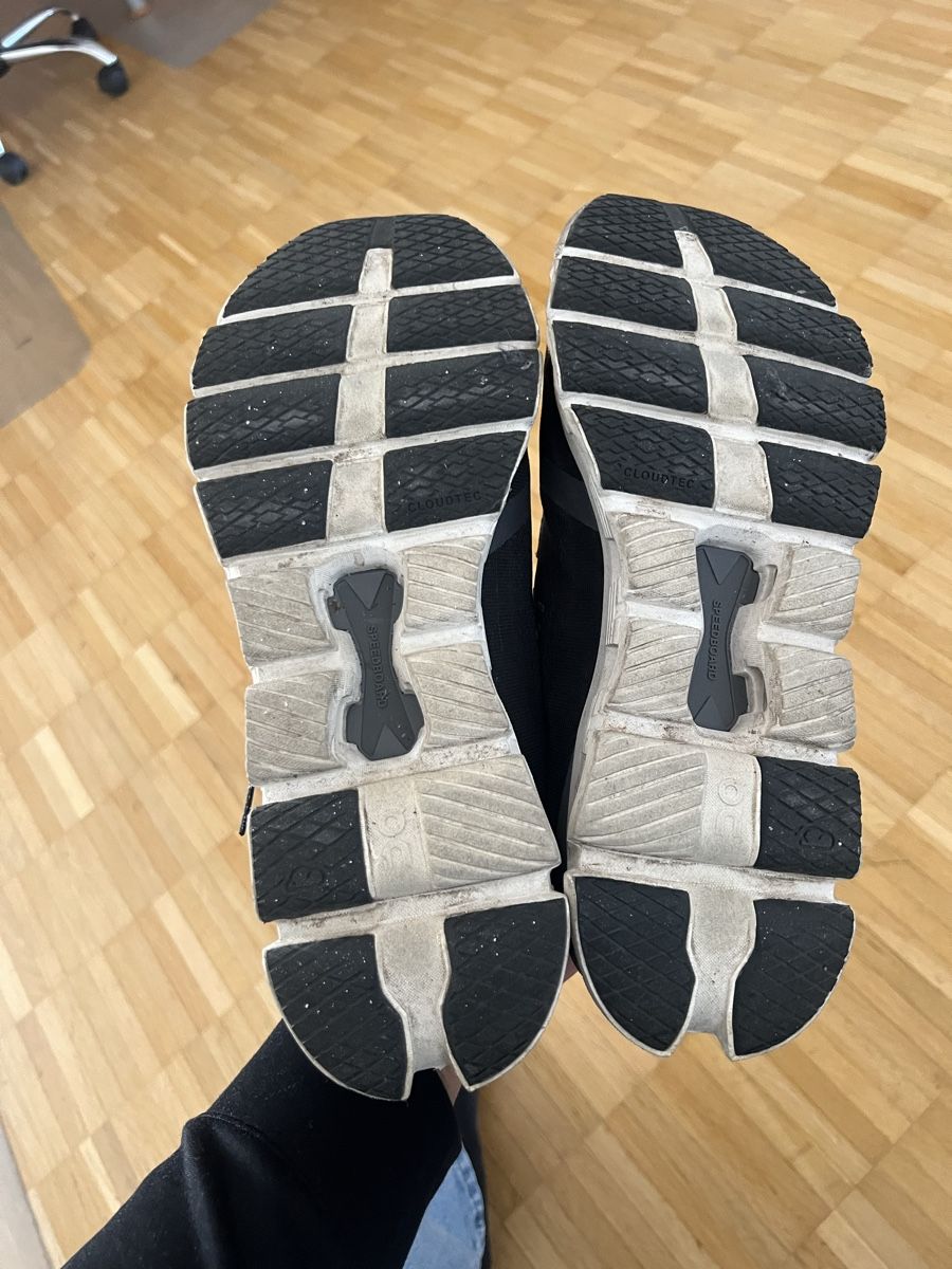 On Scarpe da uomo: Herren Turnschuhe ON Cloud Grösse 47 schwarz gebraucht – Usato da Rüti ZH venduto da Mjohnny7 3