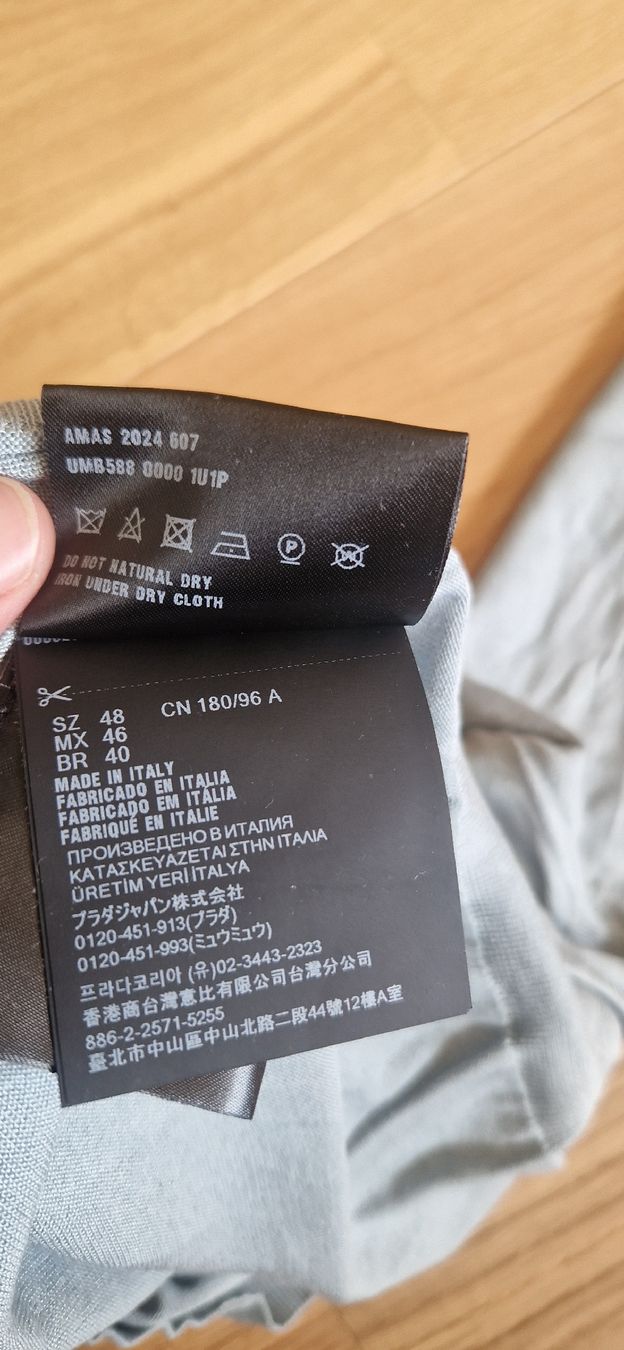 Prada Polo-Shirts: Polo Prada – Neu (gemäss Beschreibung) aus Lausanne von juliusca 5
