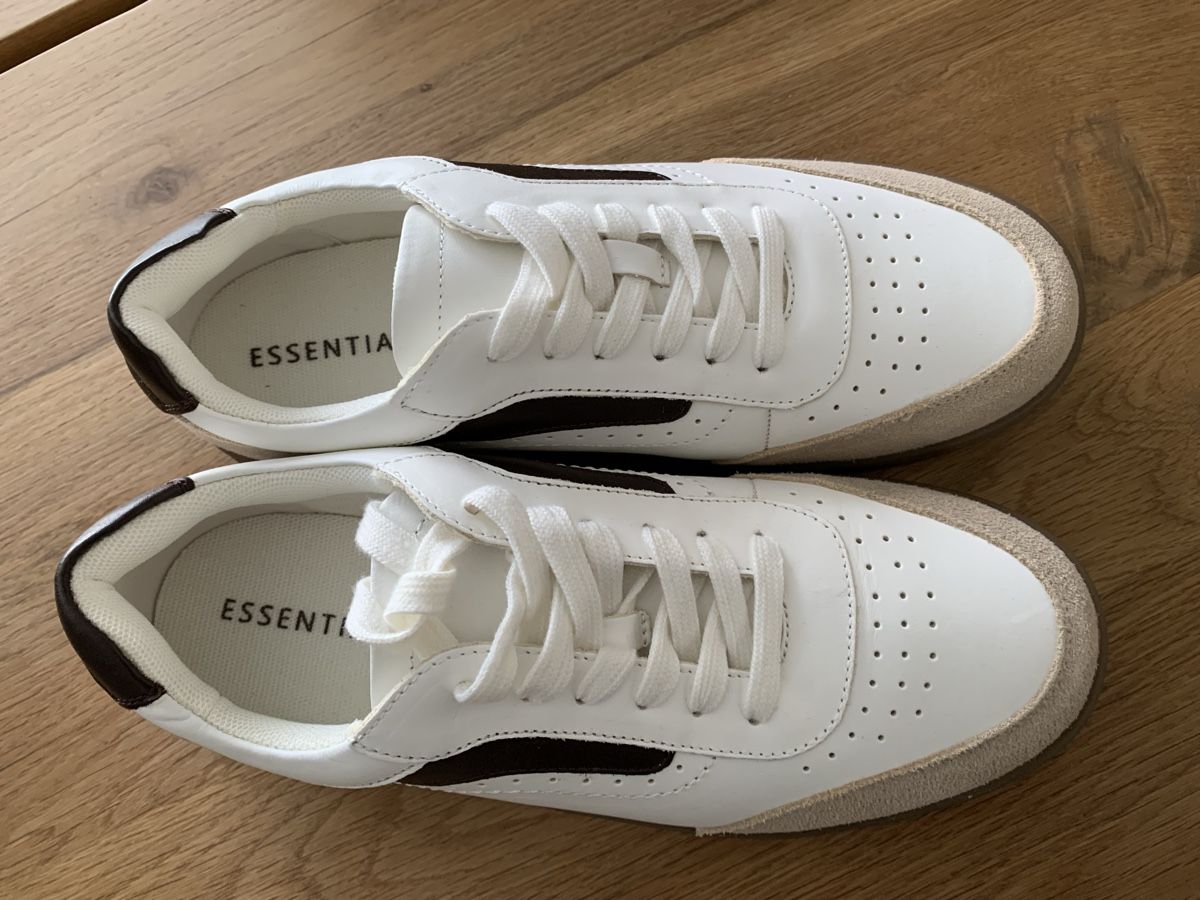 Damenschuhe: Damen Sneaker Grösse 40 NEU – Neu und originalverpackt aus Thun von Chrabu 1