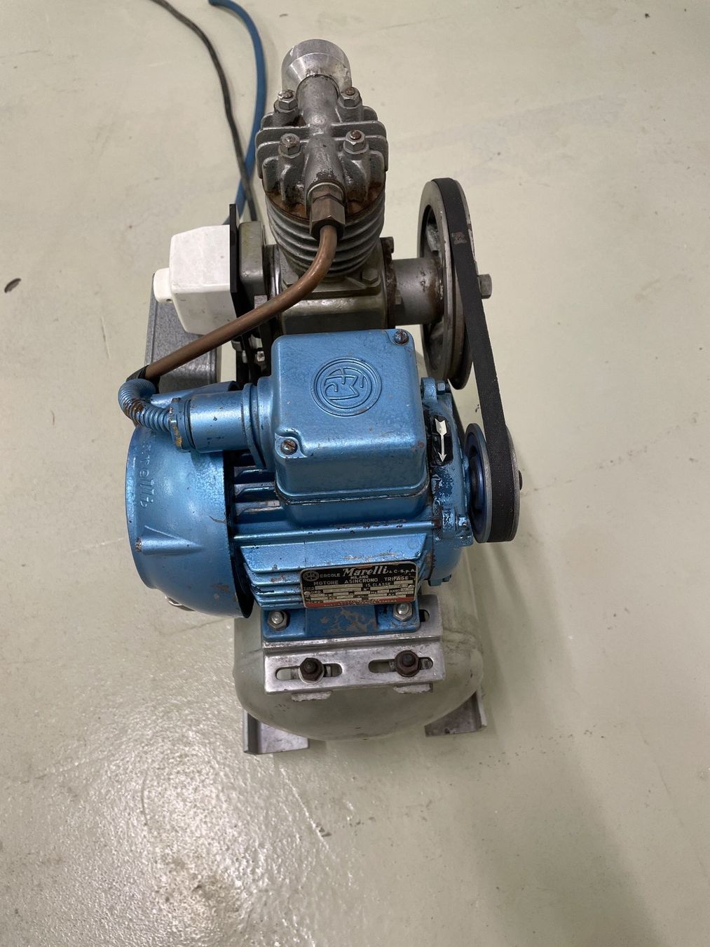 Compressori: Kompressor Motor 380 V auf vier Lenkräder Lenkrad – Usato da Giebenach venduto da Toto222 1