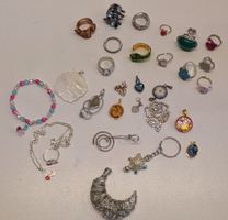 Modeschmuck Ringe und Schmuckanhänger