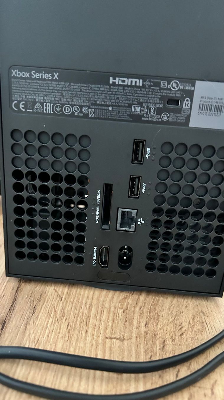 Microsoft Console: XBox Series X mit 1 Controller – Usato da Winkel venduto da man_g8ll 1