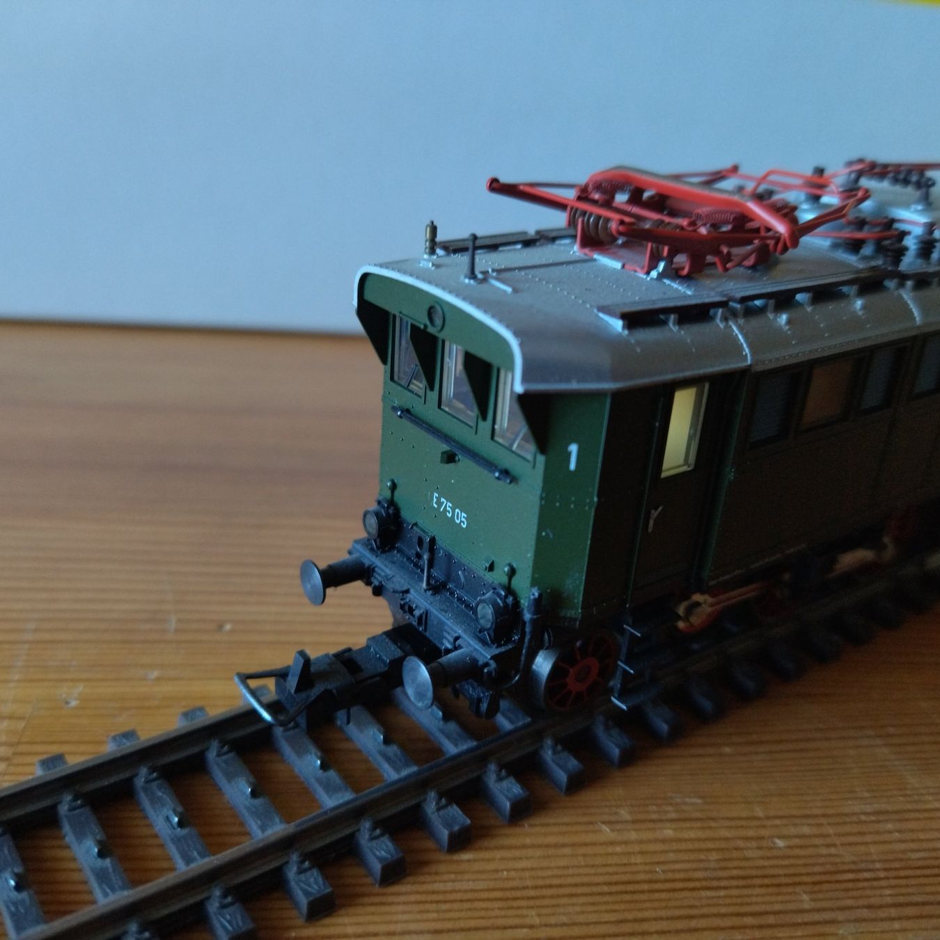 Trix Modellini di ferrovie: Trix Lok BR E 75 (810) – Usato da Basel venduto da BeanieUp 2