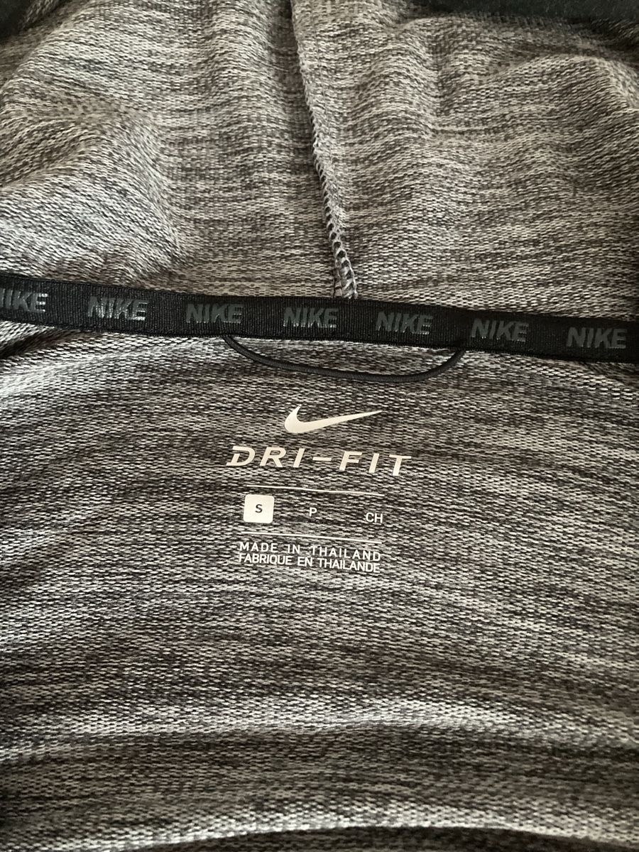 Nike Giacche: Nike Dri-Fit Trainingsjacke Gr. S Dunkelgrau – Usato da Staad SG venduto da gab_7dr9 2
