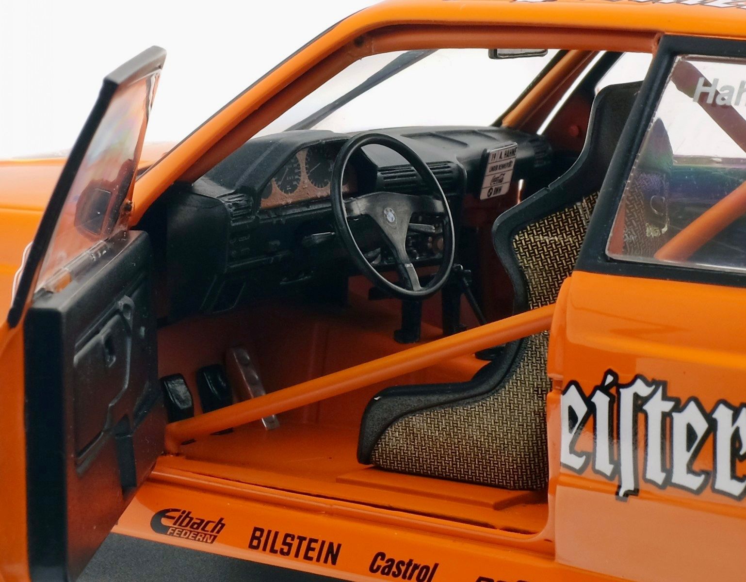BMW Modellini d'auto: BMW E30 DTM JÄGERMEISTER, im Massstab 1:18 – Nuovo e nell'imballaggio originale da Erlenbach im Simmental venduto da Model_box 5
