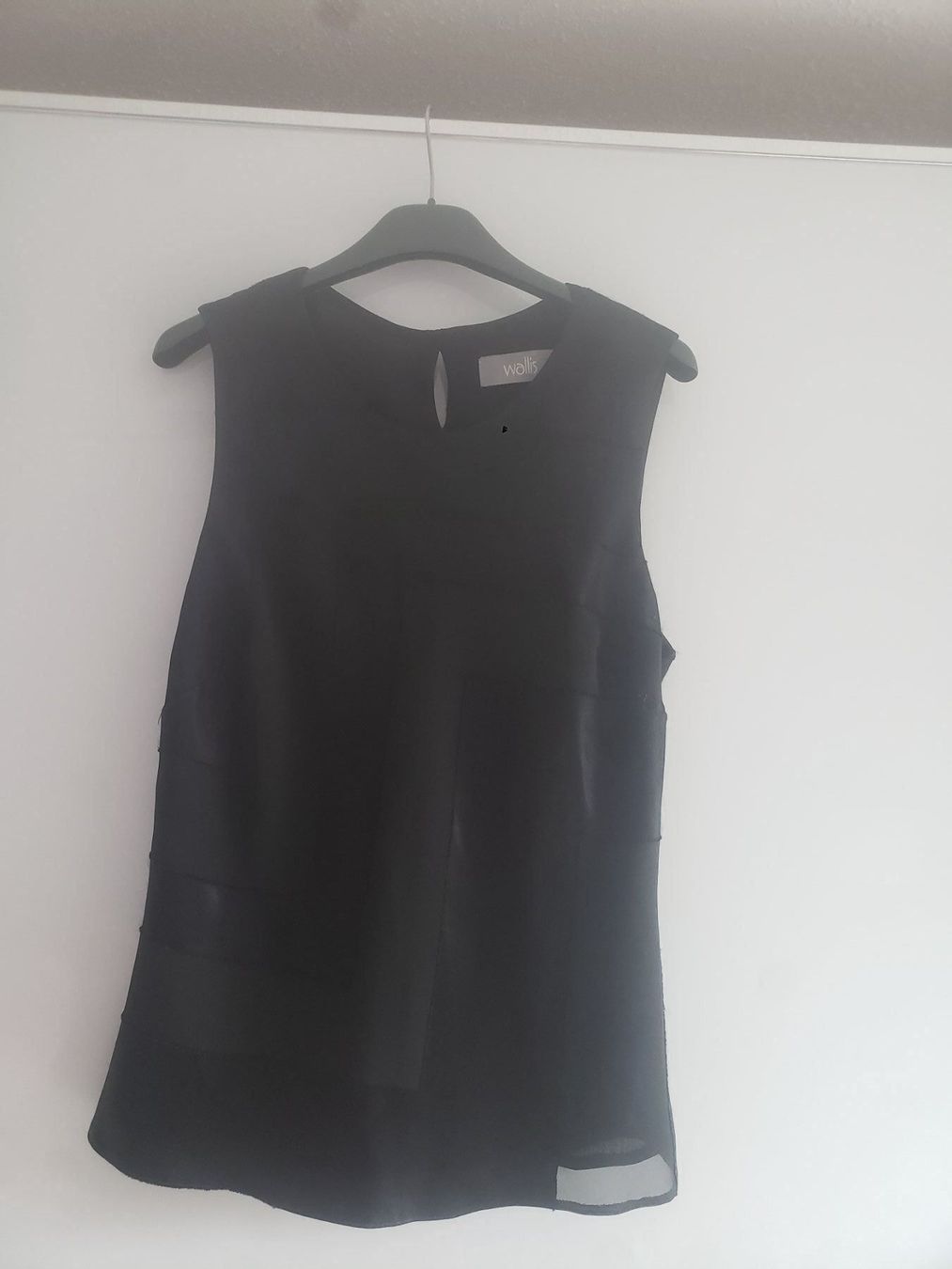 Tops: Wallis Top schwarz 12 Ukraine Spende – Gebraucht aus St. Gallen von makarool