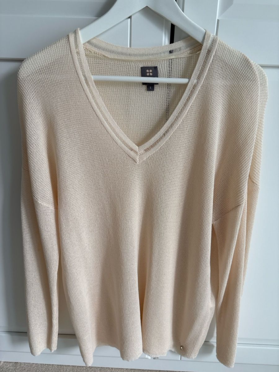 Pullover & Sweatshirts: Neuwertige feine Strickpulli, L – Gebraucht aus Azmoos von alix001