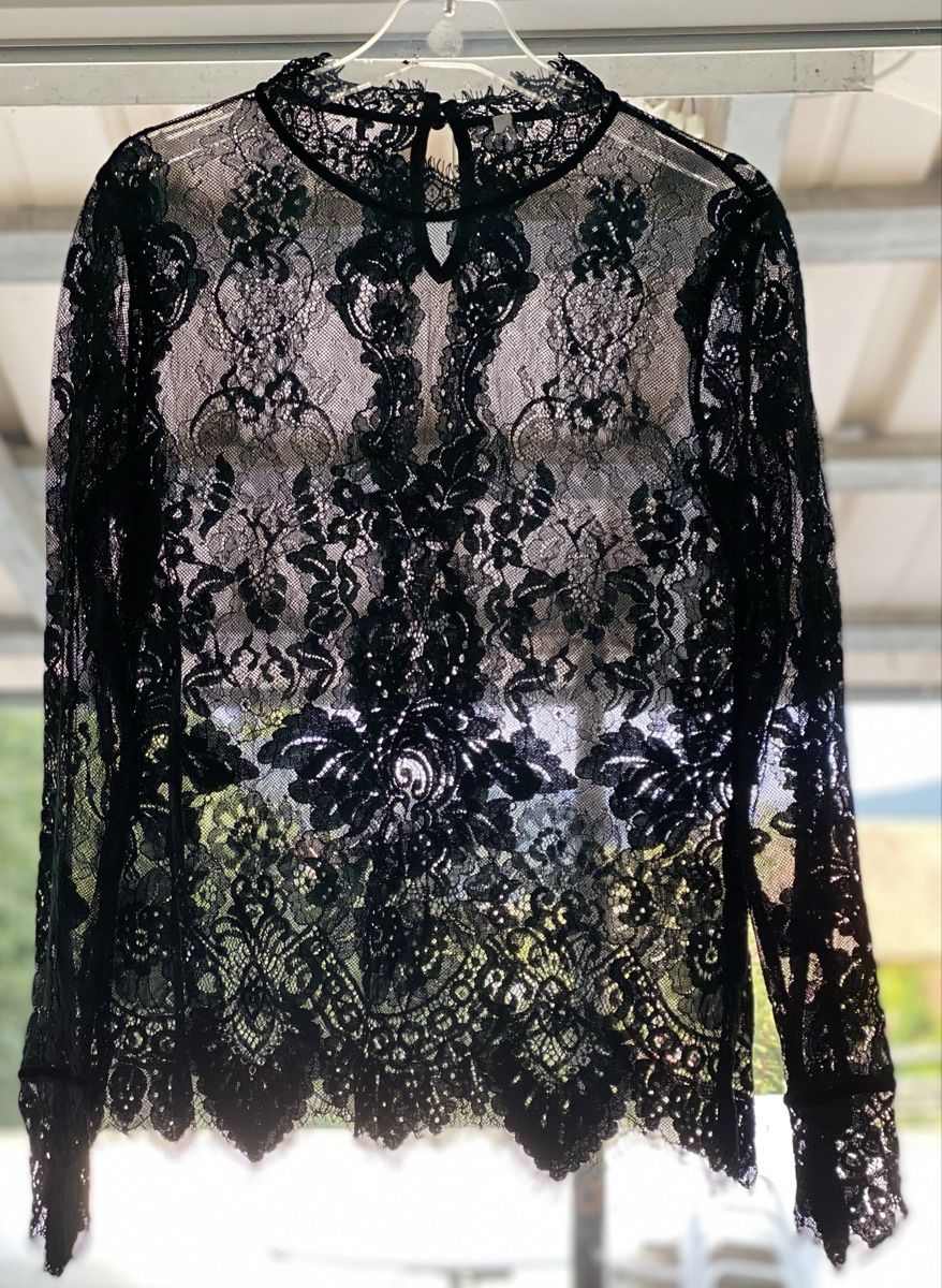 T-shirt: Pull dentelle vert olive – Nuovo (secondo la descrizione) da Chézard-St-Martin venduto da monster2525