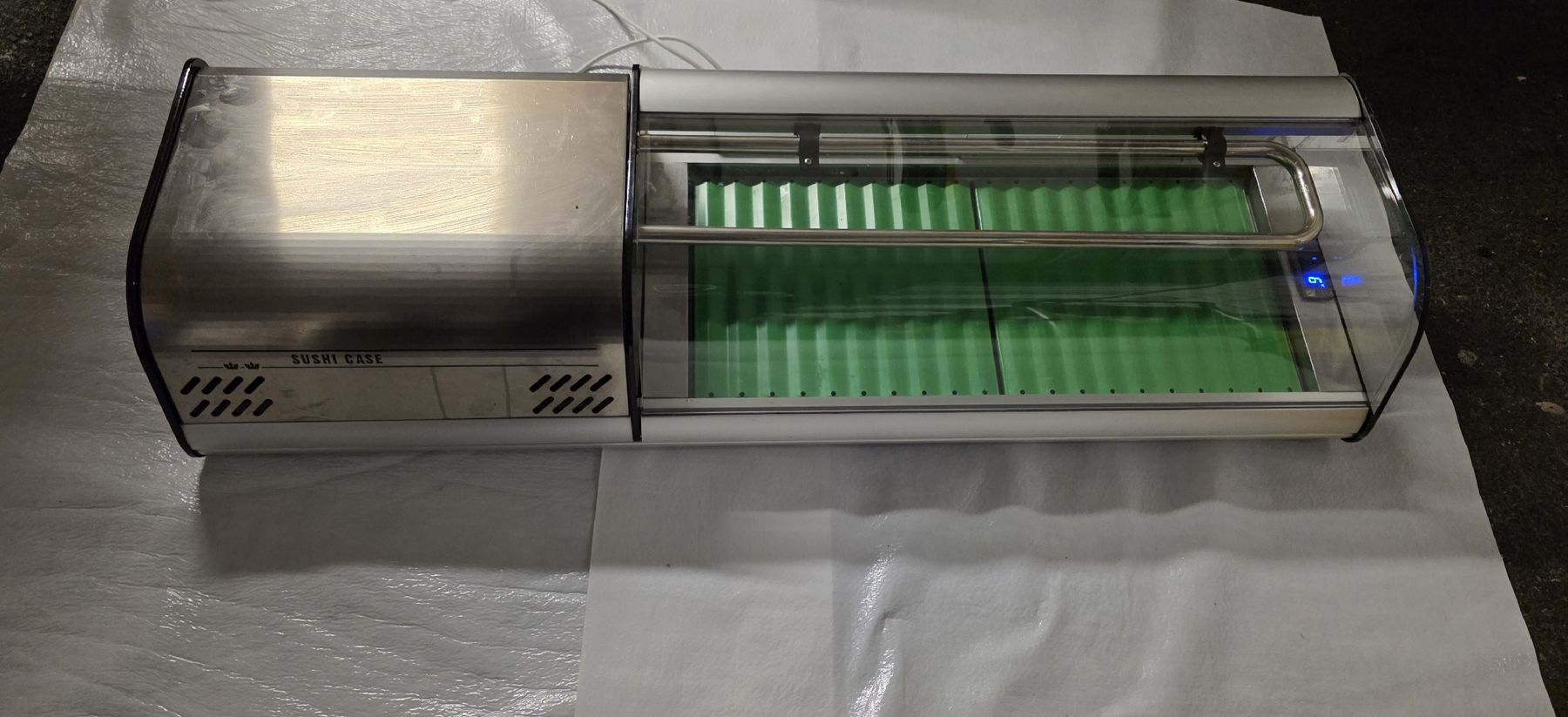 Ggm Gastro Elettrodomestici da cucina: Sushi-Kühlvitrine Premium PLUS - 4x GN 1/3 – Usato da Zweisimmen venduto da jun_9mrz 3
