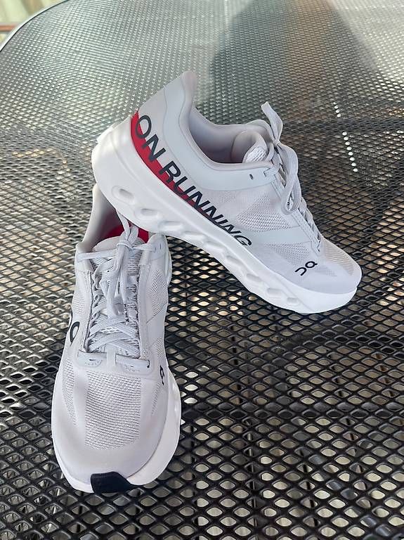 Scarpe da donna: Neu On Cloudsurfer Gr. 39 - Swiss Olympic Edition – Usato da Davos Platz venduto da kensi12