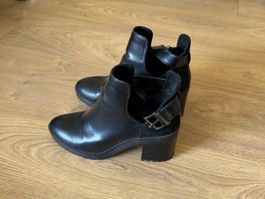 Bershka schwarze Ankle Boots mit Blockabsatz Gr. 40