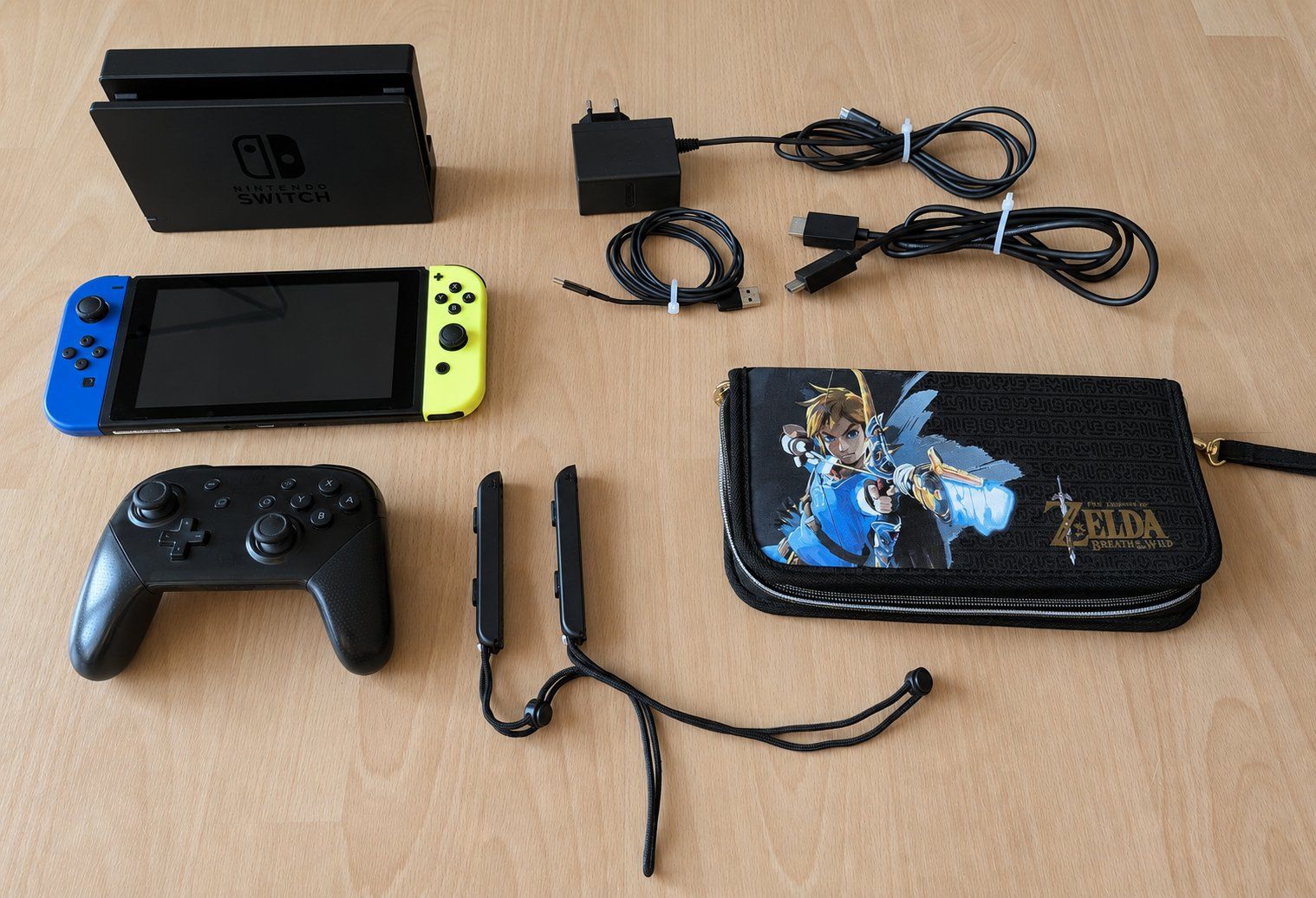 Nintendo Konsolen: Nintendo Switch + 2 jeux + Pro Controller + Housse – Gebraucht aus La Chaux-de-Fonds von inf_7fsj