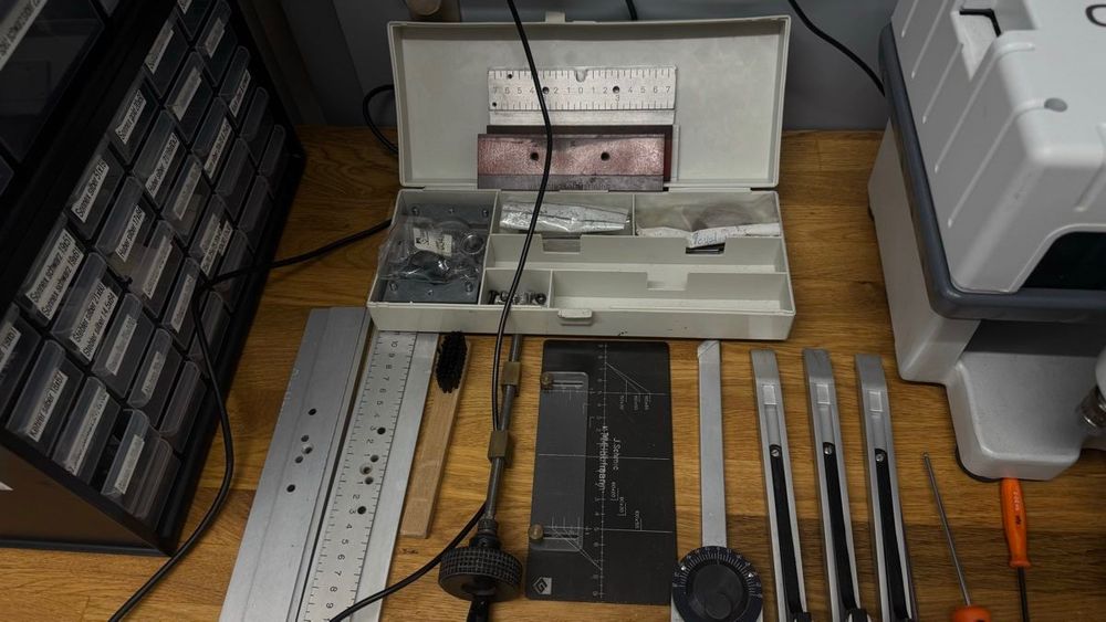 Gravograph IQ+ IS200 Graviermaschine CNC (Gebraucht) in Zürich für CHF ...