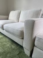 Gratis Sofas (2er und 3er) mit zwei Hocker günstig abzugeben