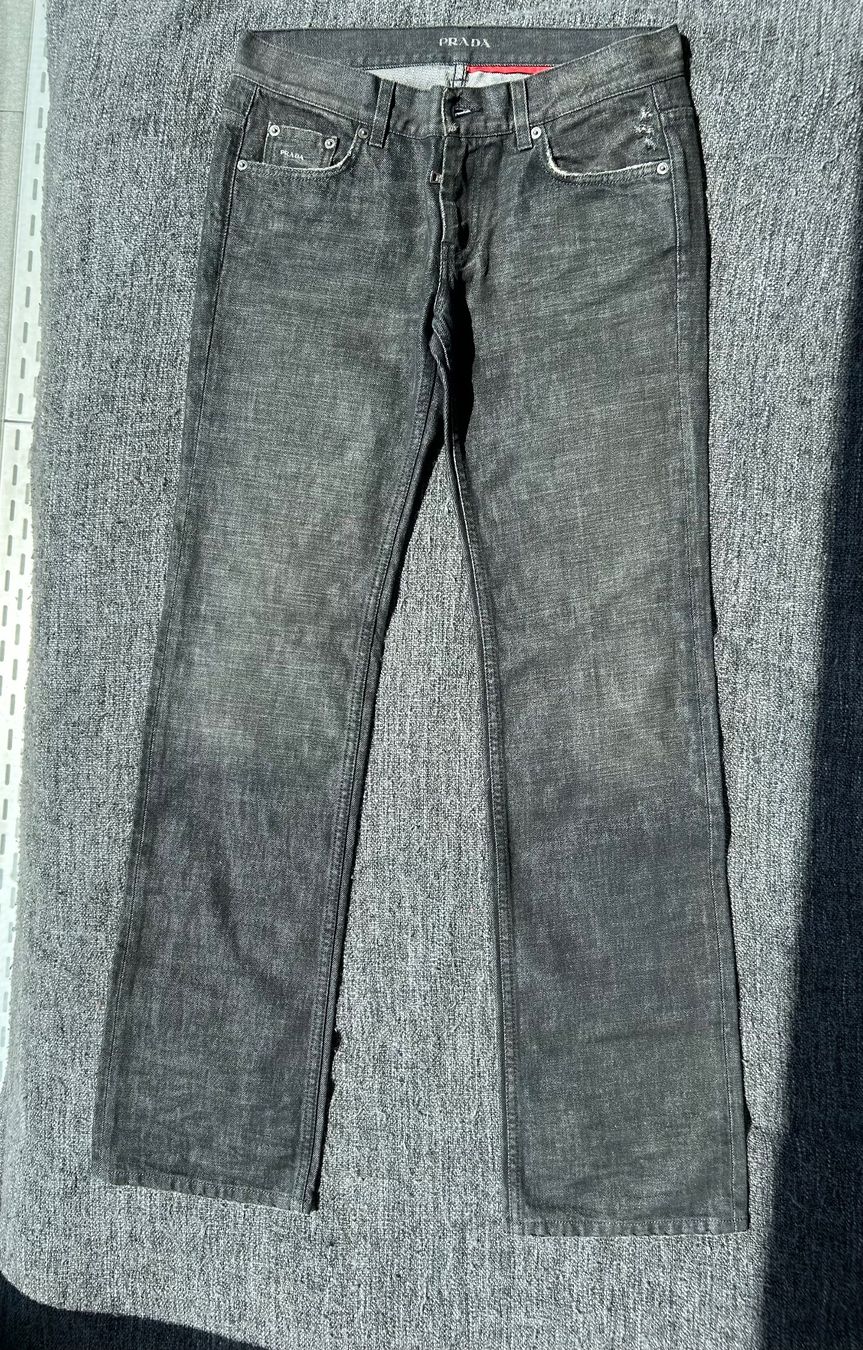 Prada Pantalons: Schwarze Original Prada Hosen, distressed Style – D'occasion à Zürich par Seraina_S
