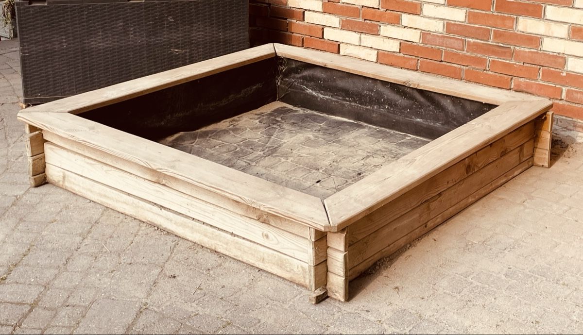 Sandkasten: Sandkasten 160x160cm – Gebraucht aus Gunzwil von Klick17
