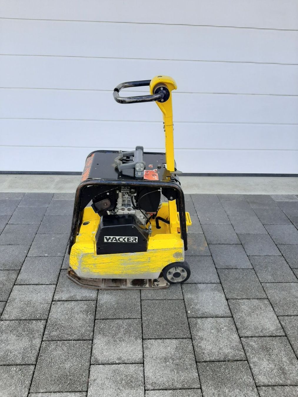 Wacker Neuson Tutte le macchine: Vibroplatte Rüttelplatte Hatz Diesel Wacker Neusson – Usato da Rain venduto da Kleinmoto