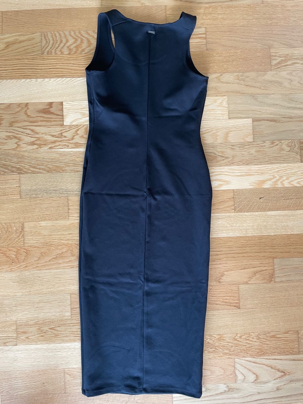 Armani Vestiti: Schwarzes Kleid ARMANI EXCHANGE aus Miami – Usato da Richterswil venduto da IrynaL 1