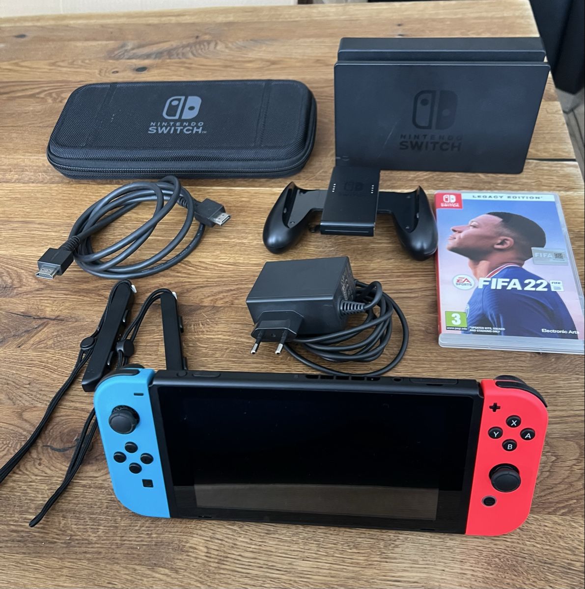 Nintendo Konsolen: Nintendo Switch Konsole  – Gebraucht aus horgen von NaMu1