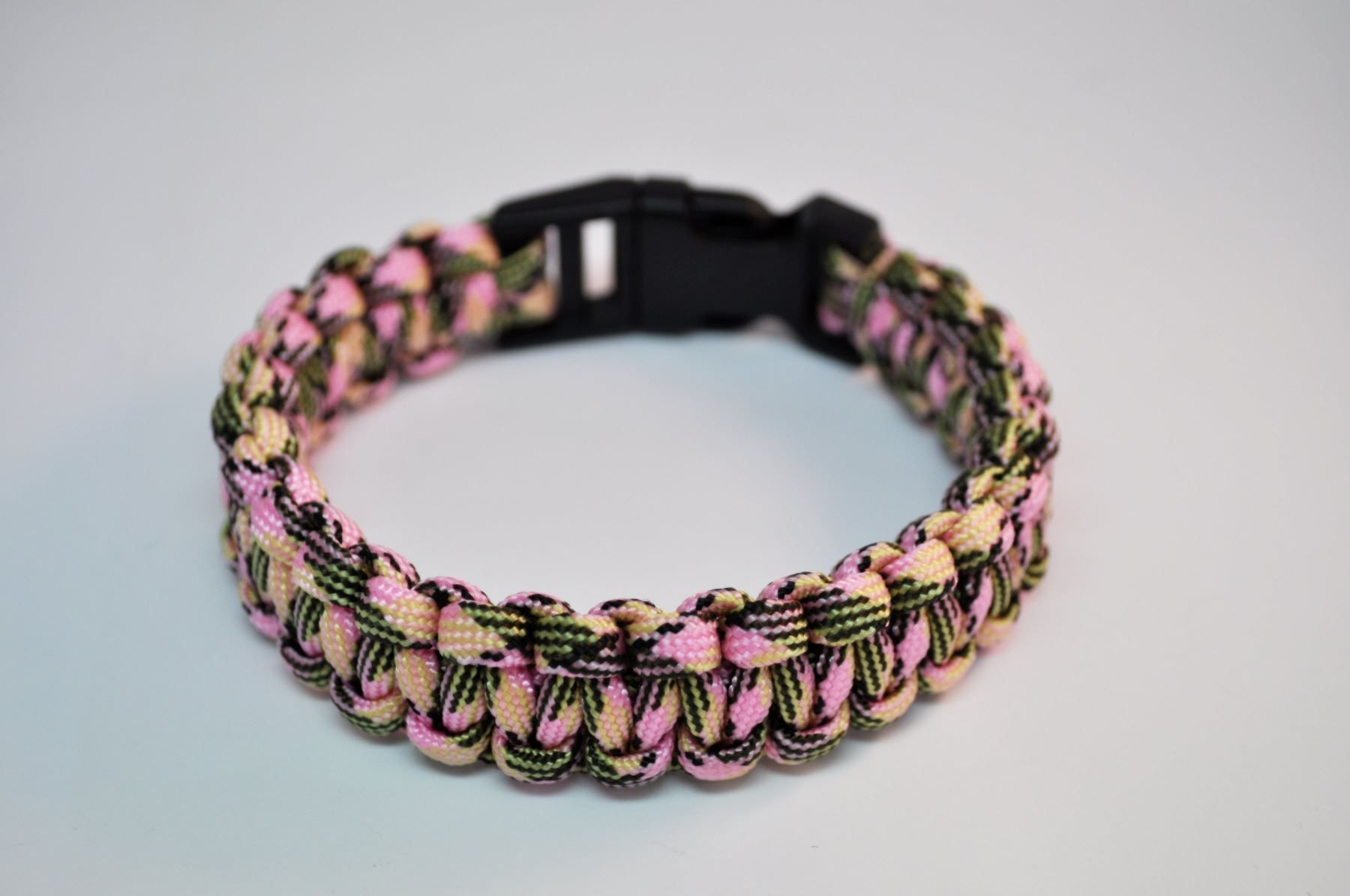 Bracelets: Paracord Rettungsseil mehrfarbig – Neuf avec emballage d'origine à Courlevon par HotSaleandPrice 1